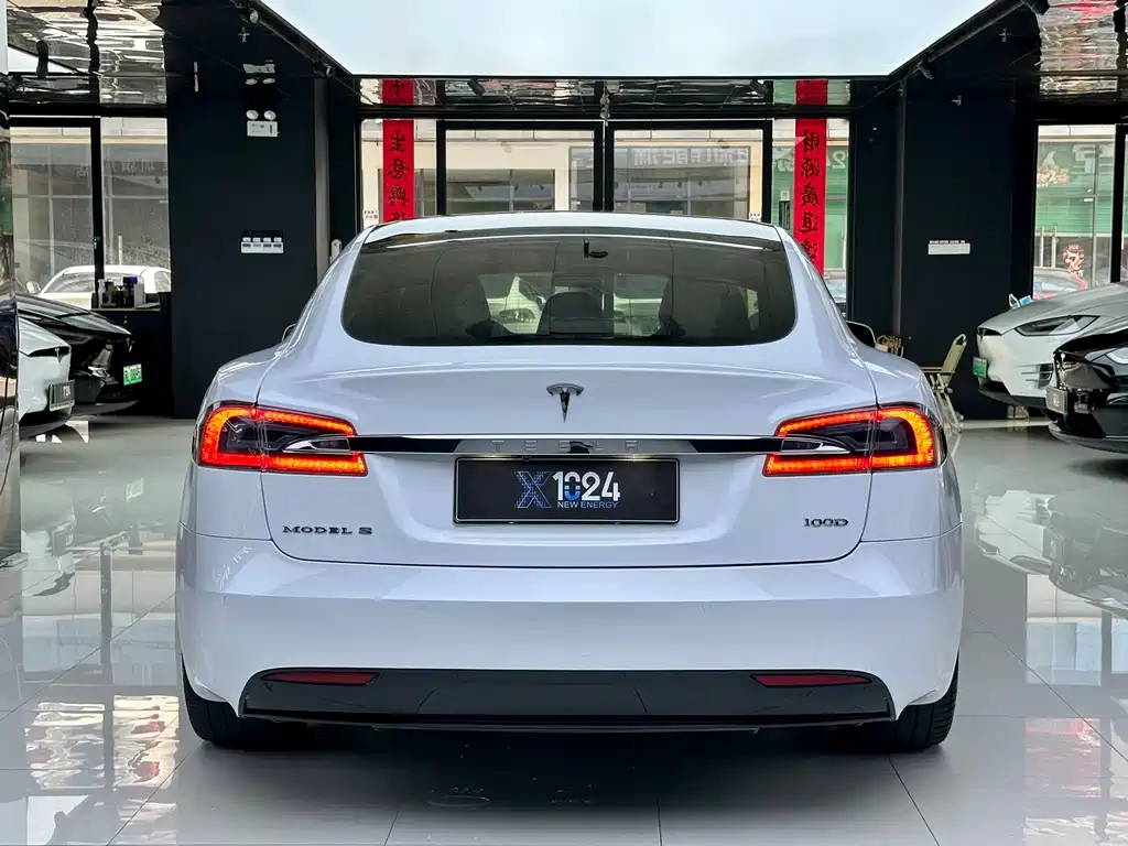 Tesla Model S — миниатюра 5