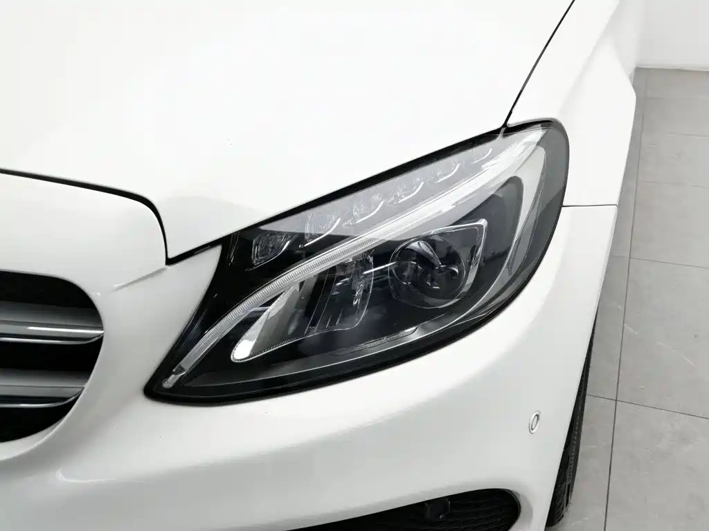 Mercedes-Benz C-Class — миниатюра 7