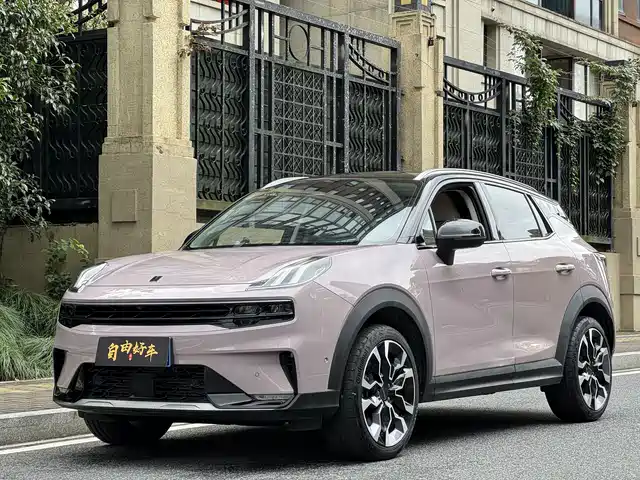 Lynk & Co 06