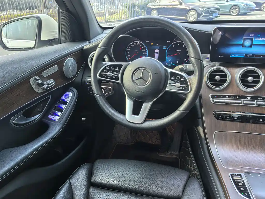 MERCEDES-BENZ GLC