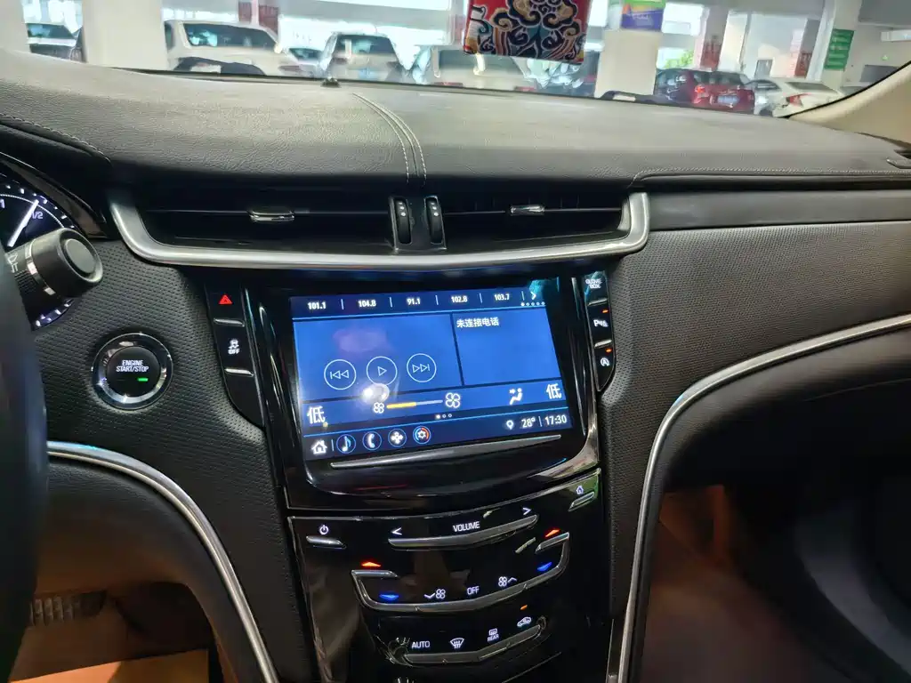 Cadillac XTS — миниатюра 12