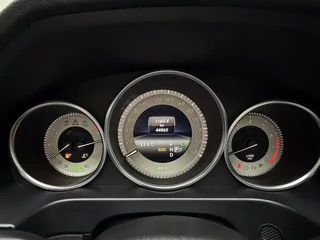 Mercedes-Benz E-Class — миниатюра 7