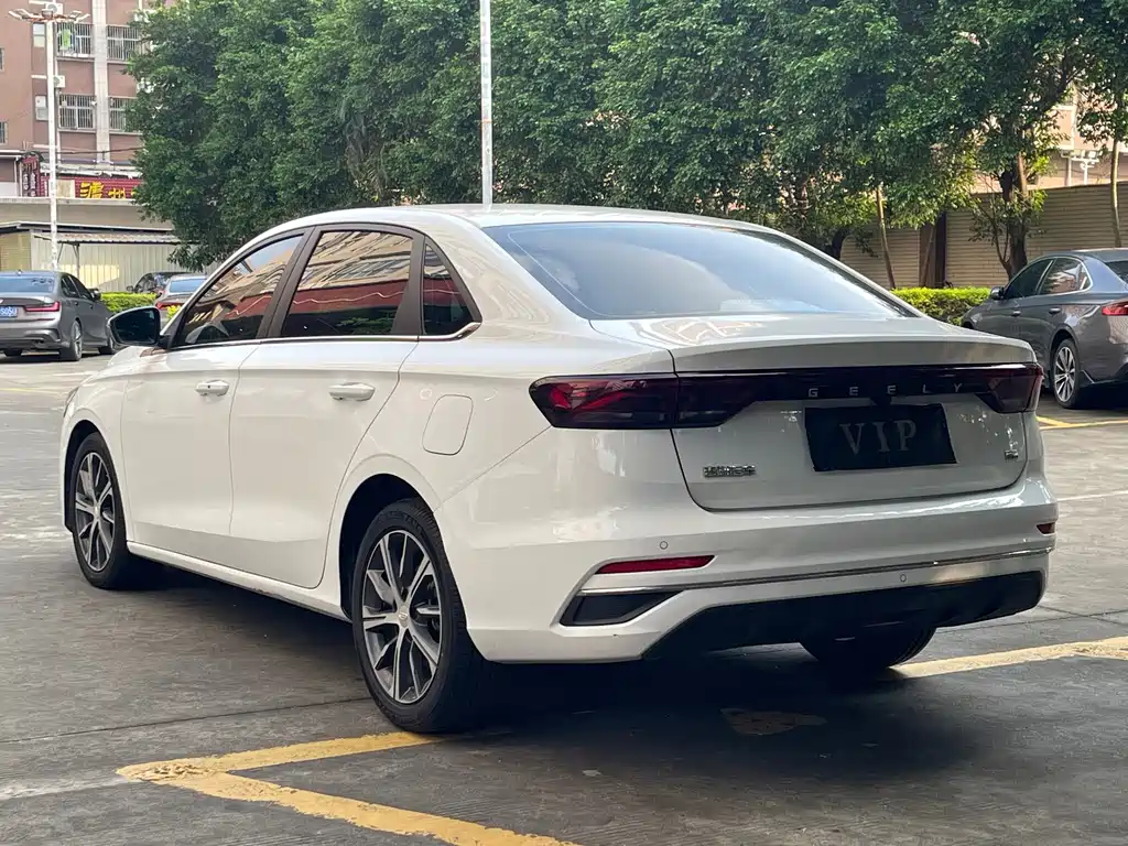 Geely Emgrand — миниатюра 6
