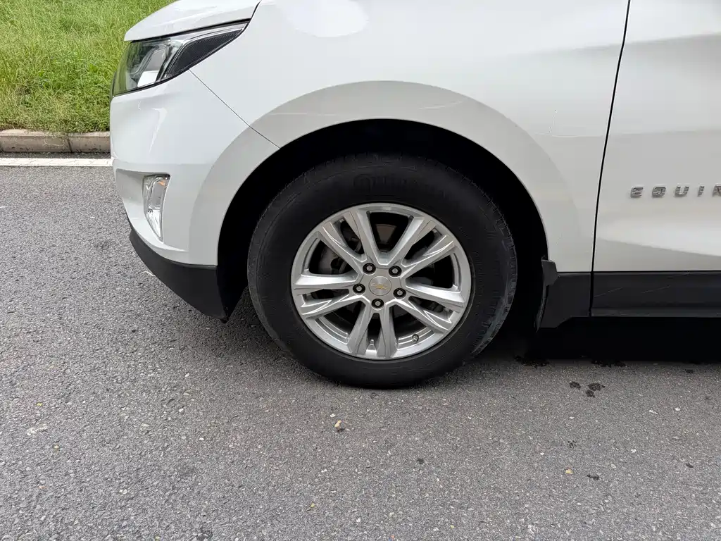 Chevrolet Equinox — миниатюра 15