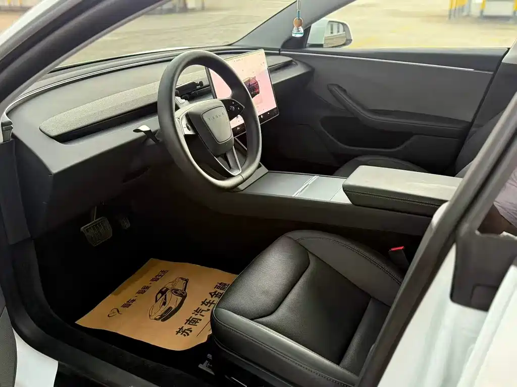 Tesla Model 3 — миниатюра 4