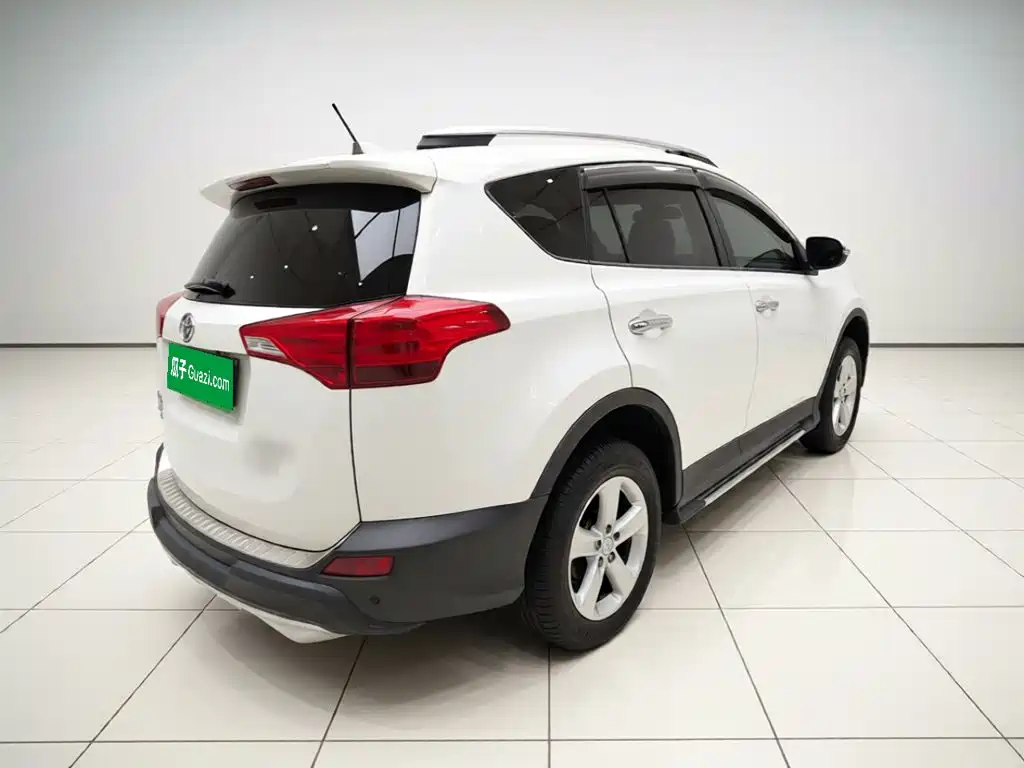 Toyota RAV4 — миниатюра 6