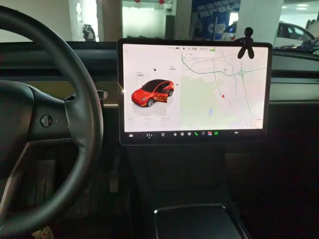 Tesla Model Y — миниатюра 13