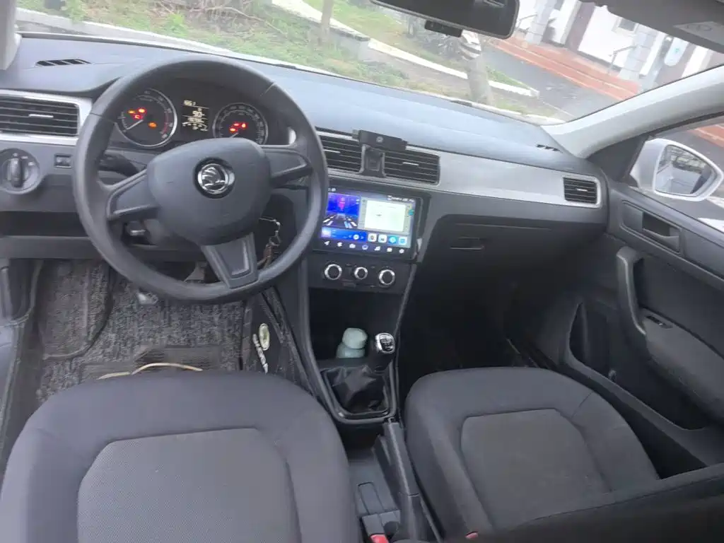 Skoda Rapid Spaceback — миниатюра 5