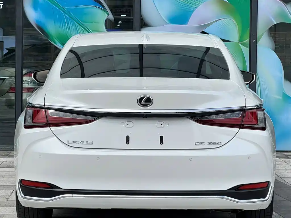 Lexus ES — миниатюра 12