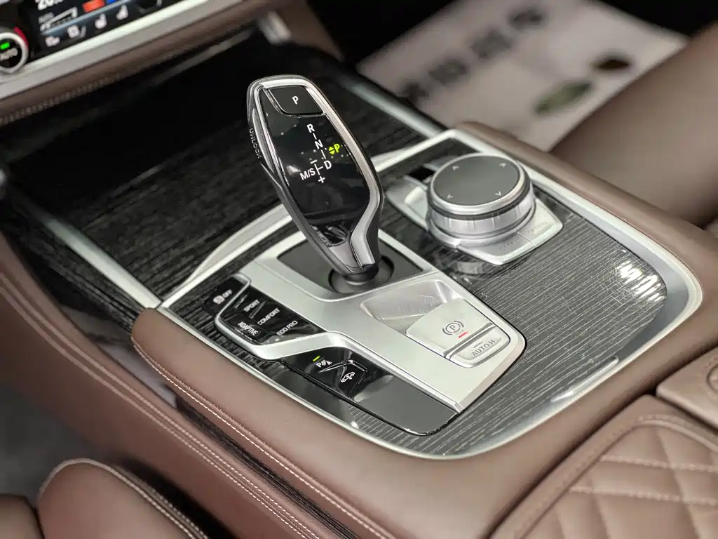 BMW 7 Series — миниатюра 14