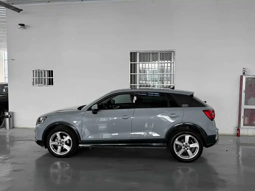 Audi Q2L 2022 — фото 2