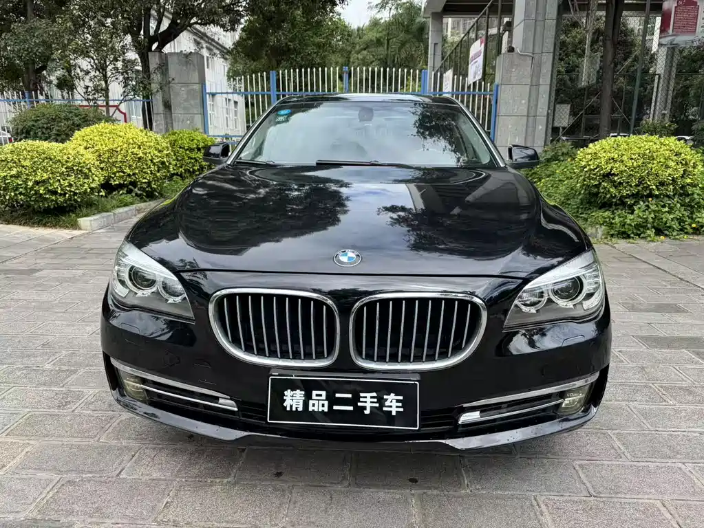 BMW 7 Series — миниатюра 2