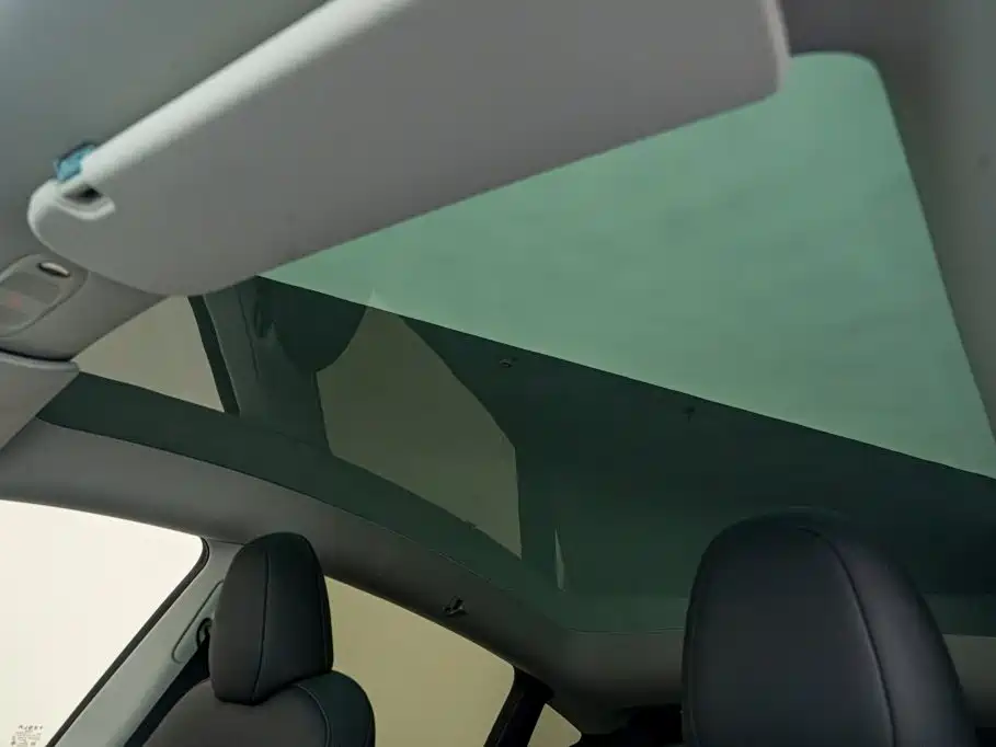 Tesla Model Y — миниатюра 26