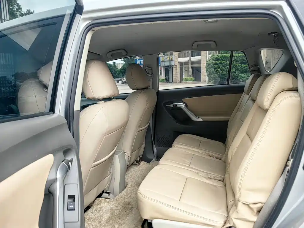 Toyota Verso — миниатюра 6