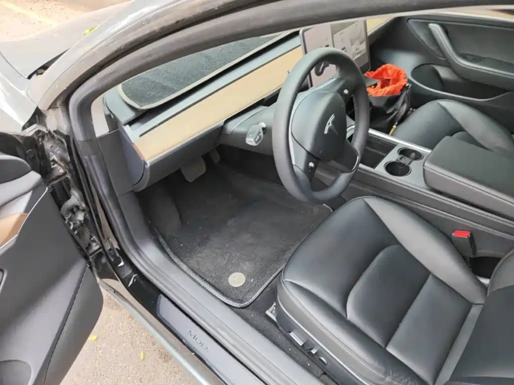 Tesla Model 3 — миниатюра 16