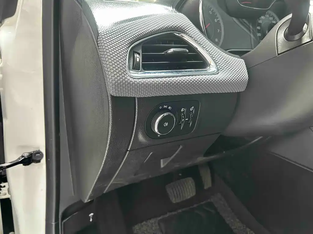 Chevrolet Cruze — миниатюра 13