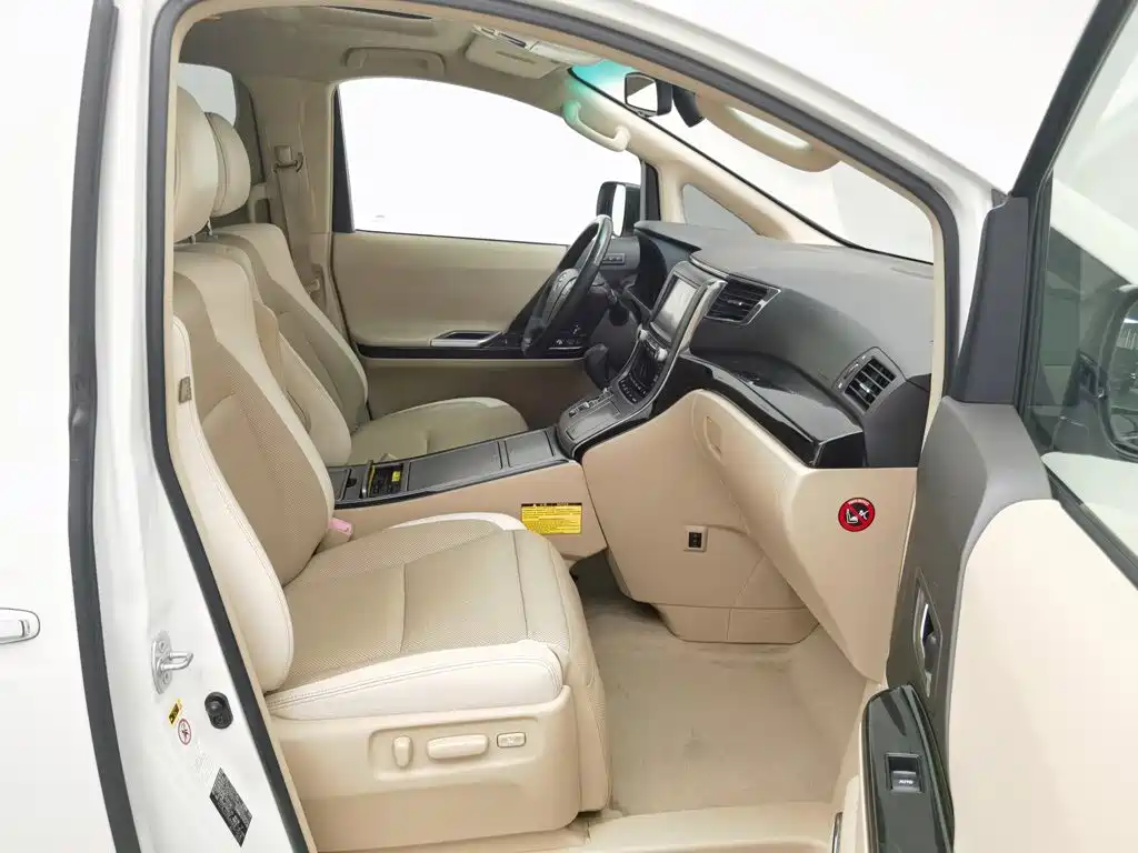 Toyota Alphard — миниатюра 23