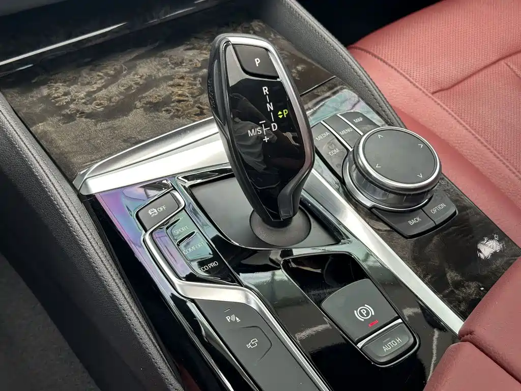 BMW 5 Series — миниатюра 18