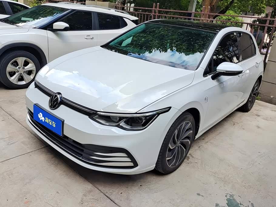 Volkswagen Golf 1.4 л 2024 г. Белый, пробег 17600 км