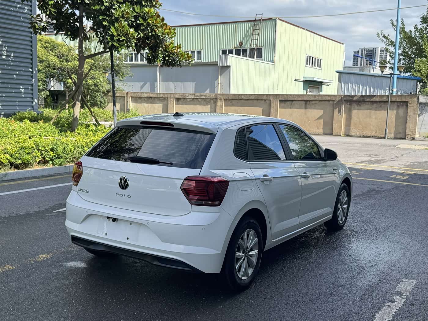 Volkswagen Polo 1.5 л 2022 г. Белый, пробег 25000 км