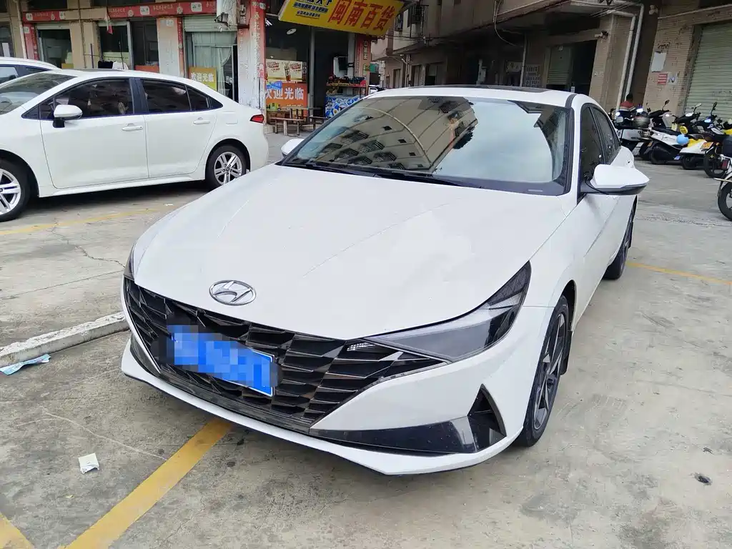 Купить Hyundai Elantra