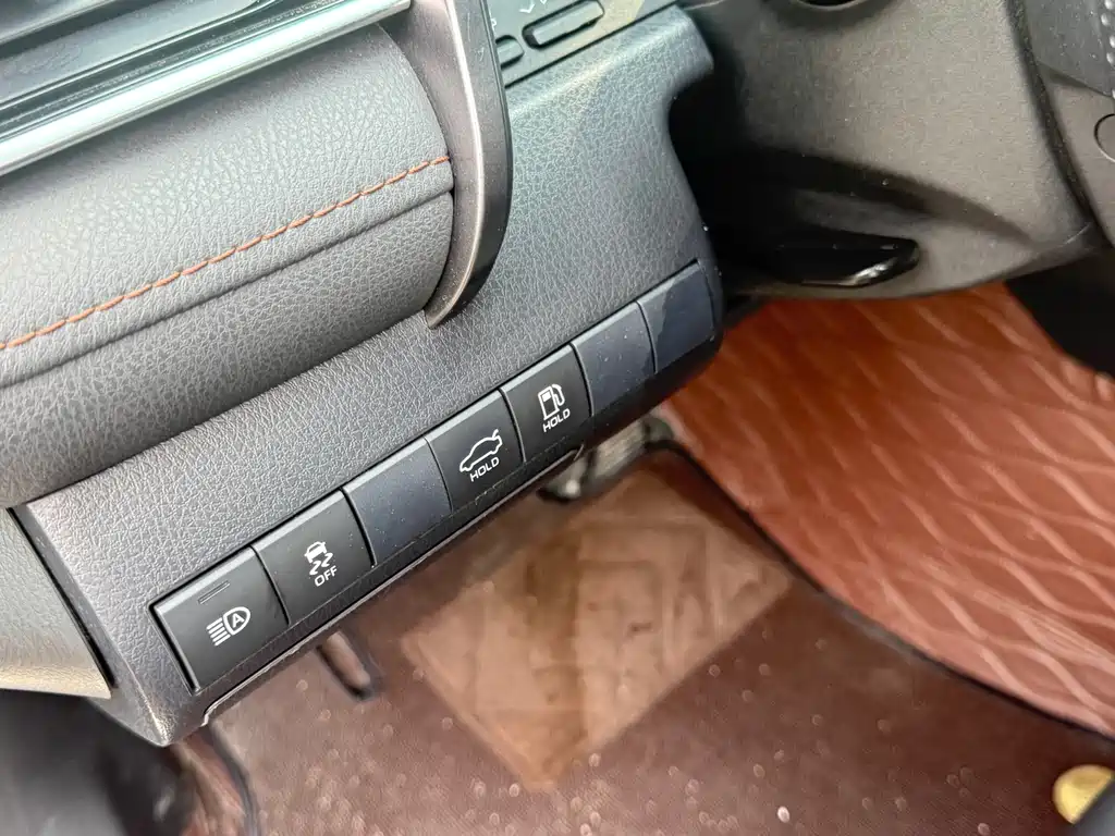 Toyota Camry — миниатюра 9