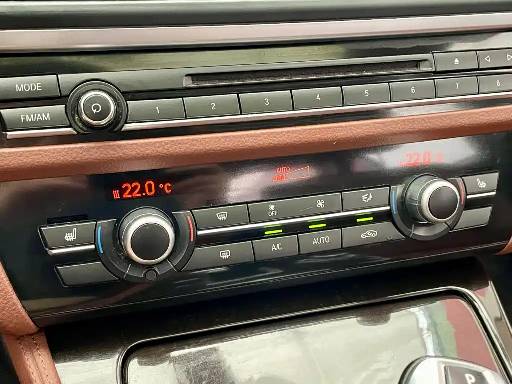 BMW 5 Series — миниатюра 10