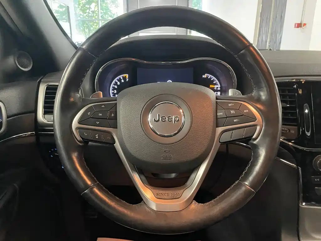 Jeep Grand Cherokee (Import) — миниатюра 14