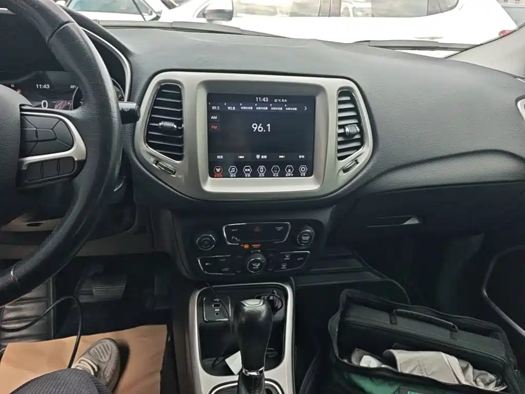Jeep Compass — миниатюра 13