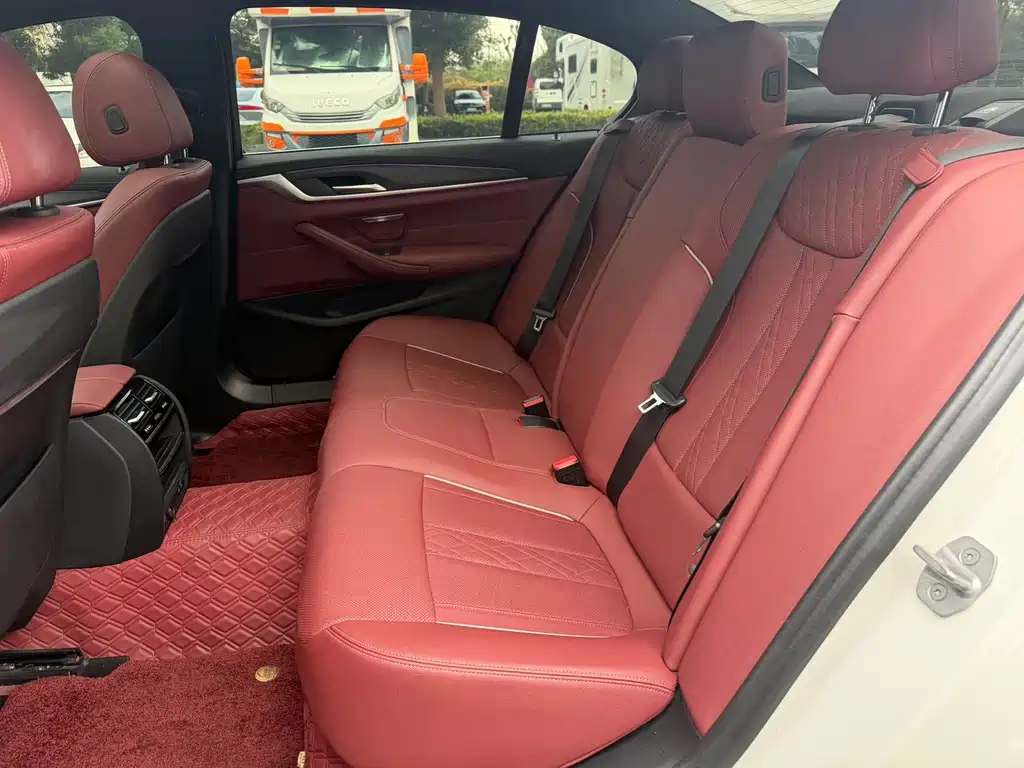 BMW 5 Series — миниатюра 20