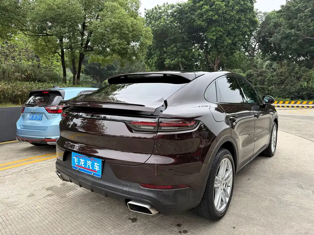 Porsche Cayenne — миниатюра 4