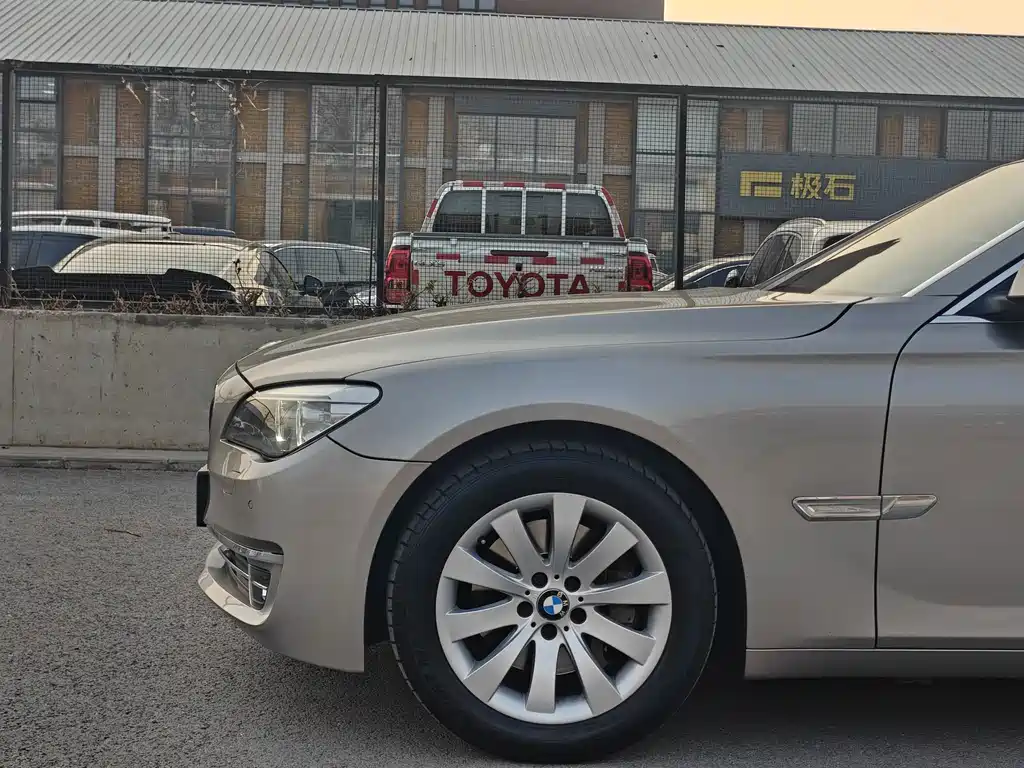 BMW 7 Series 7 2013 740Li Lead