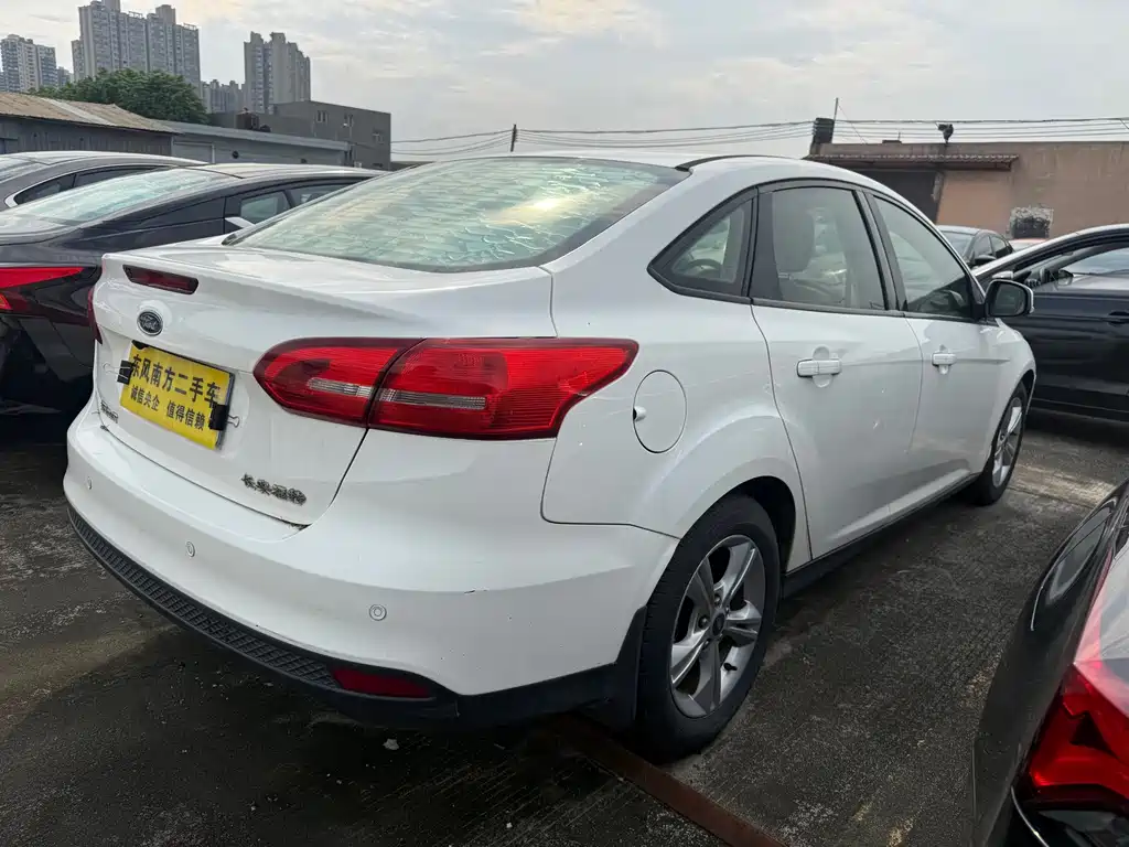 Ford Focus — миниатюра 11
