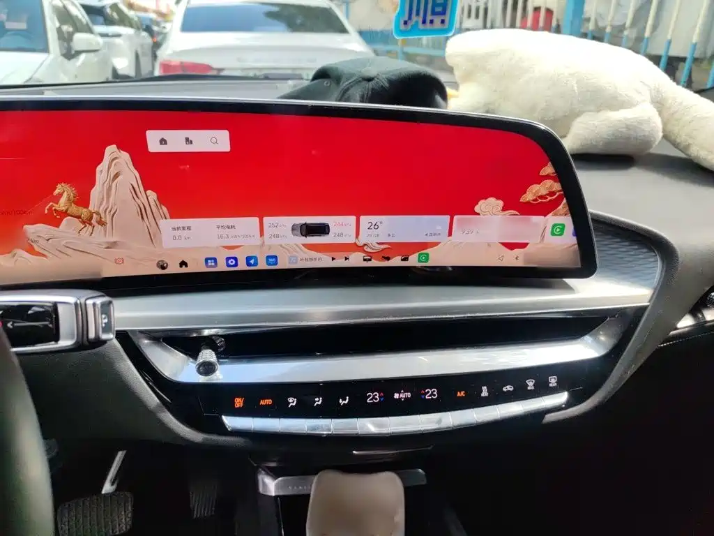 Cadillac Lyriq — миниатюра 6