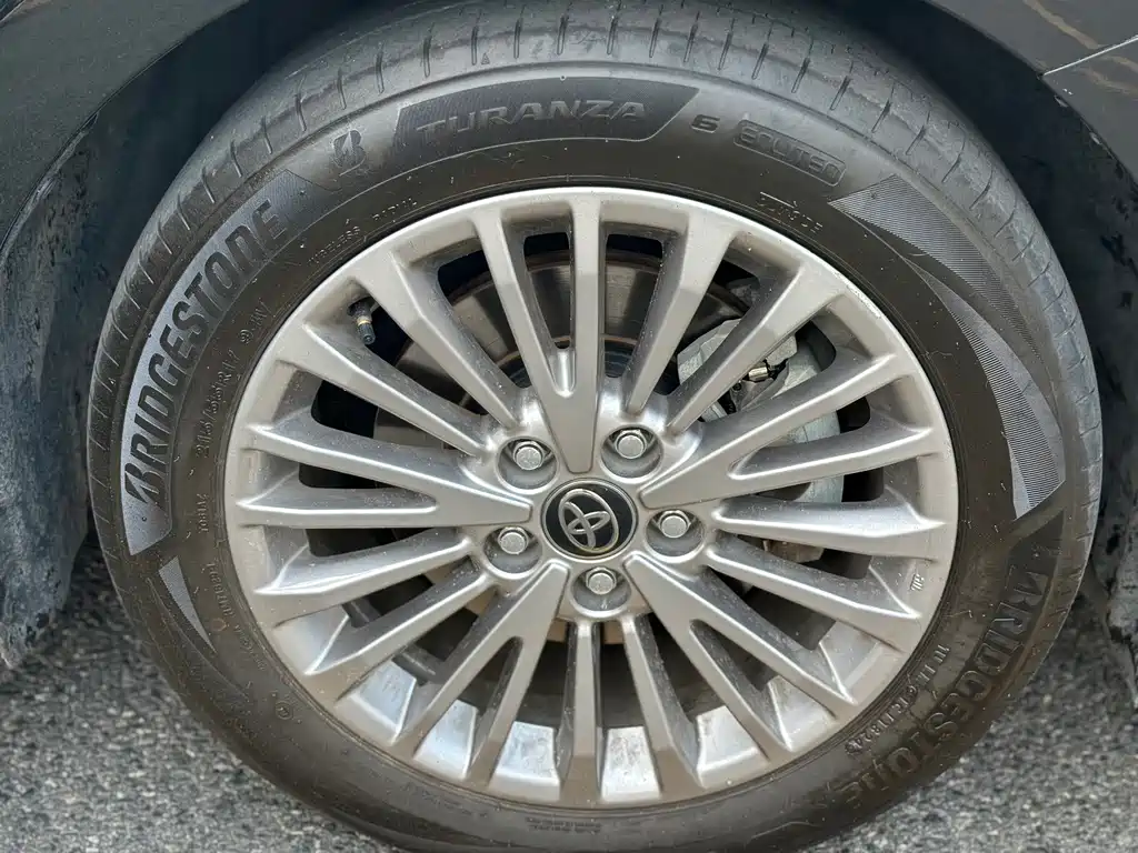 Toyota Camry — миниатюра 20