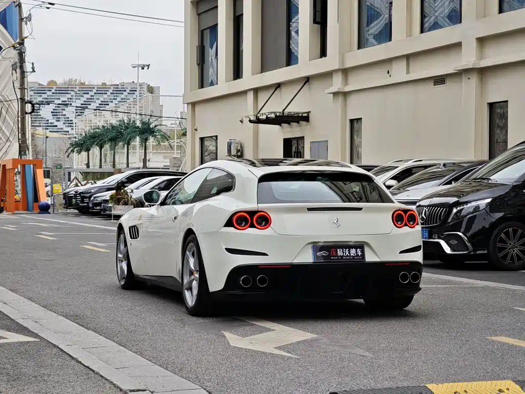 Ferrari GTC4Lusso 2017 3.9T V8