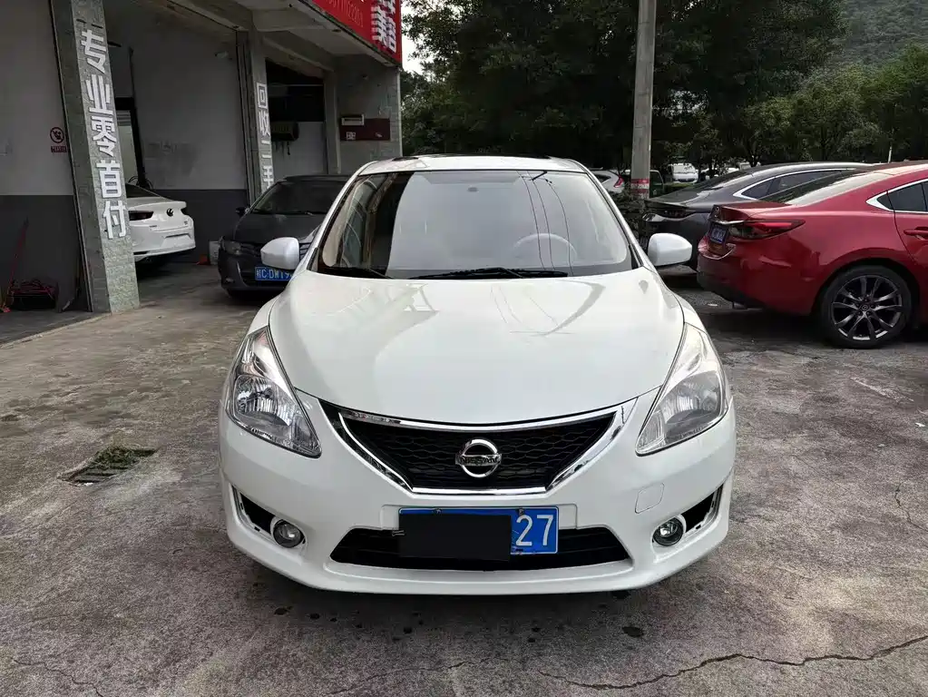 Nissan Tiida 2014