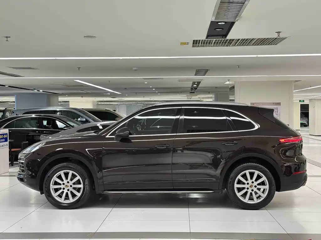 Porsche Cayenne — миниатюра 4