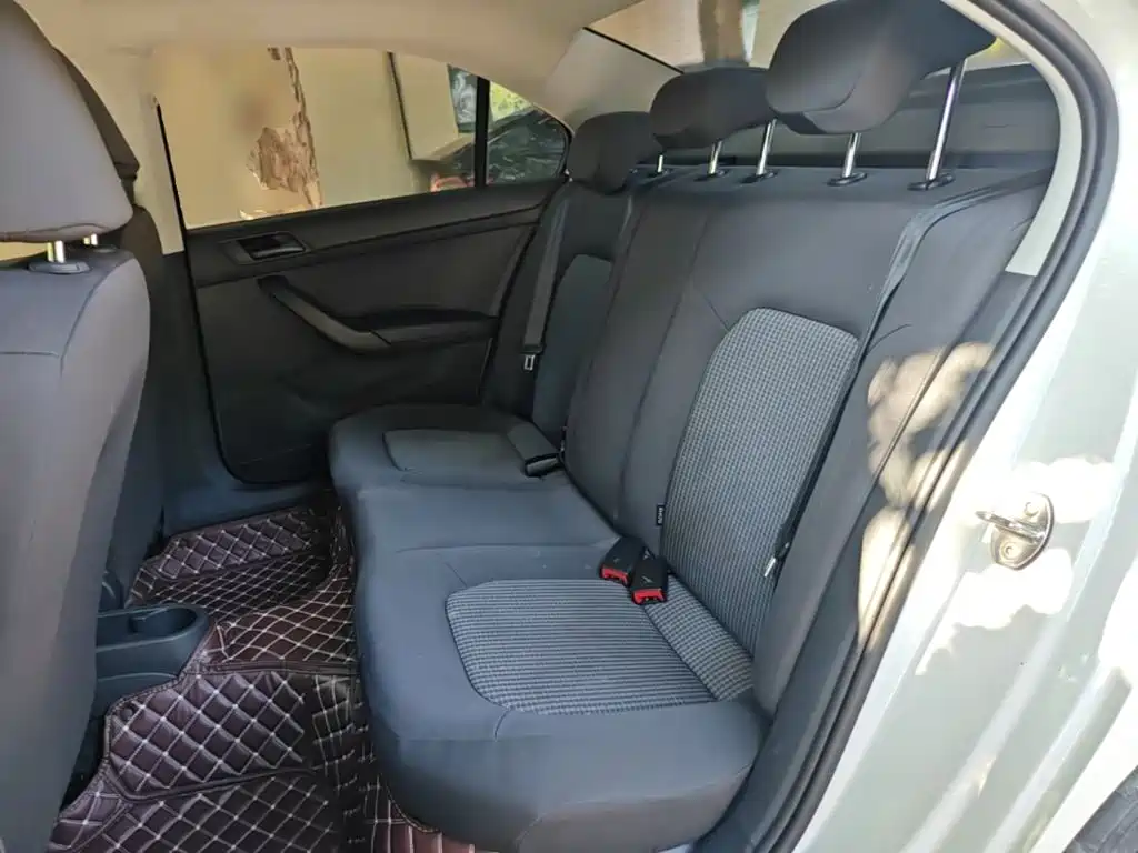 Volkswagen Santana — миниатюра 17