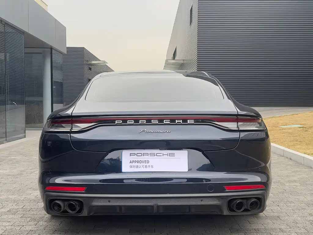 PORSCHE PANAMERA