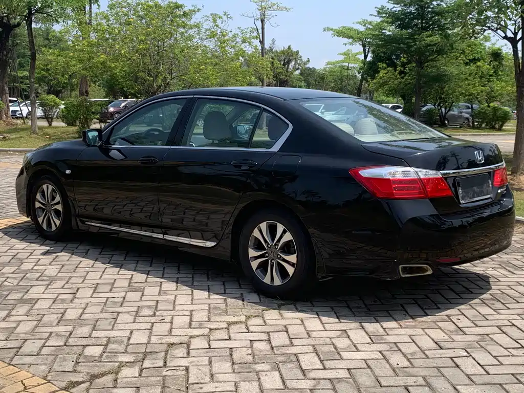 Honda Accord — миниатюра 11