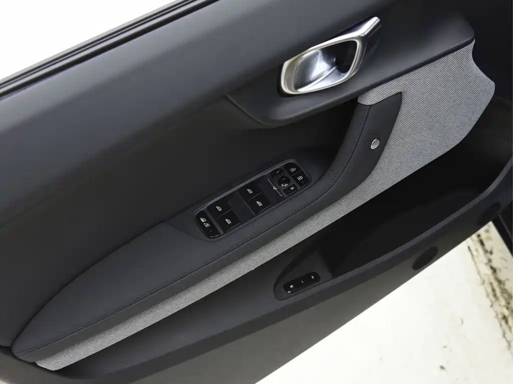 Polestar Polestar 2 — миниатюра 11