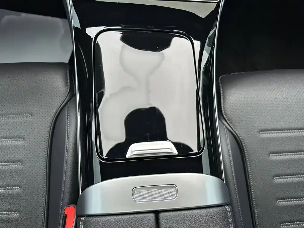 Mercedes-Benz C-Class — миниатюра 7