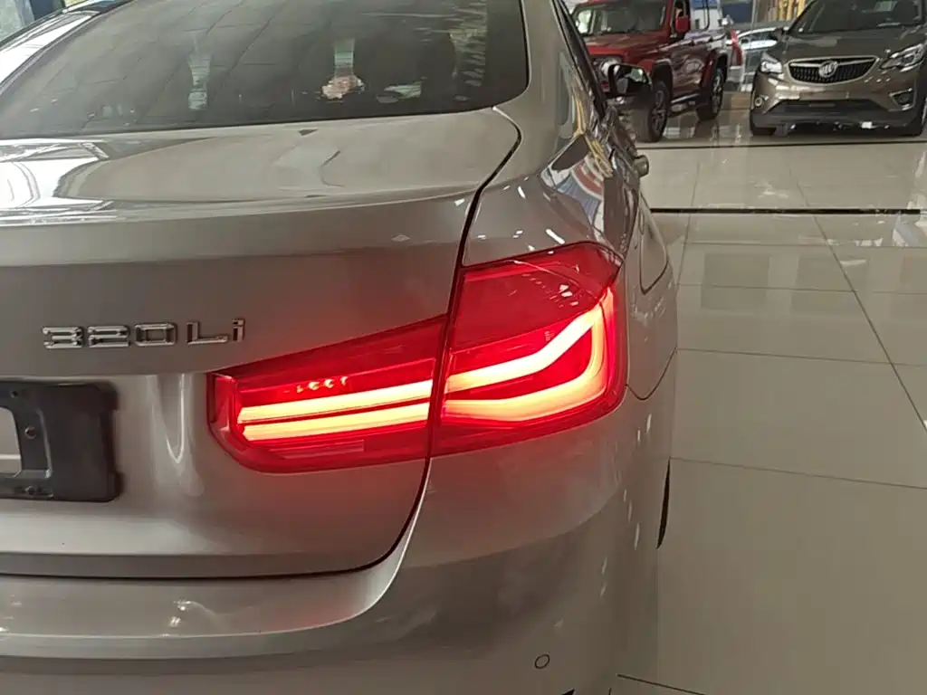 BMW 3 Series — миниатюра 8