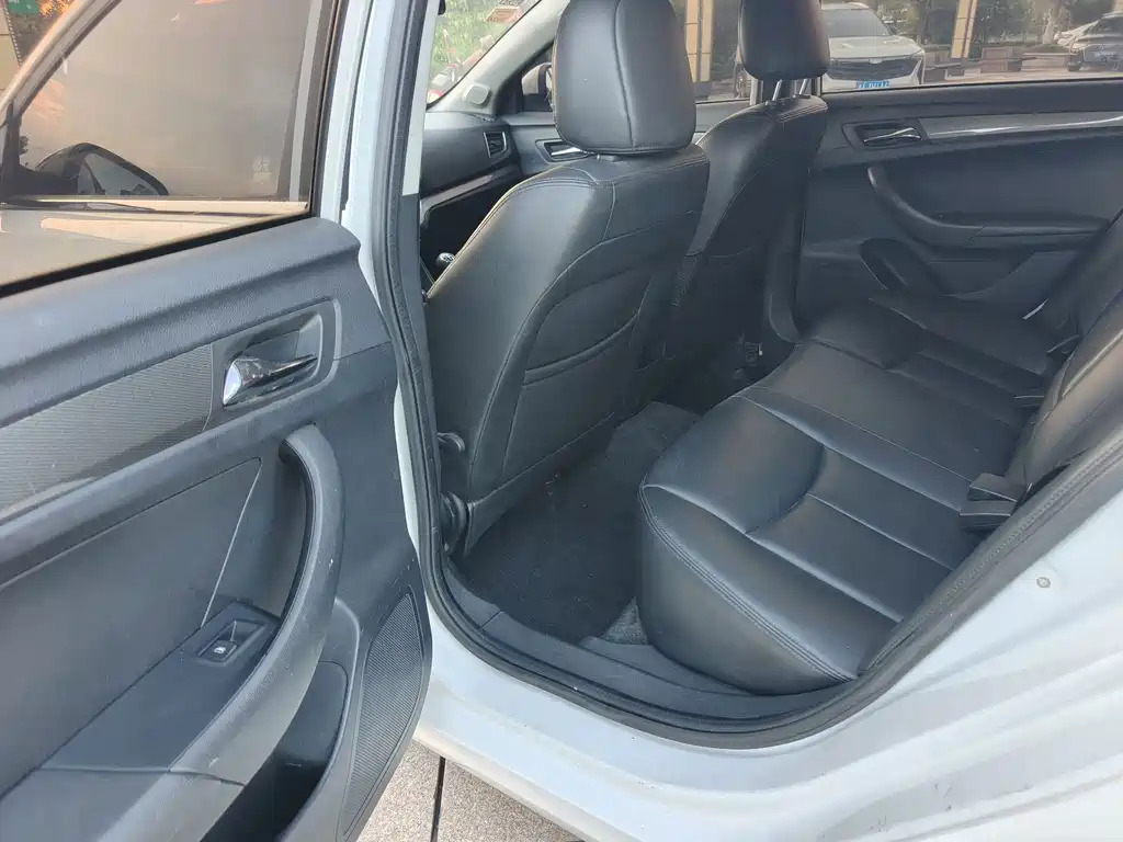 Roewe 360 — миниатюра 8