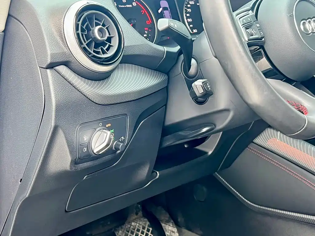 Audi Q2L — миниатюра 15