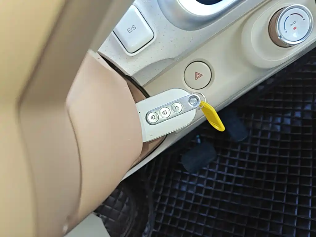 Wuling MINIEV — миниатюра 9
