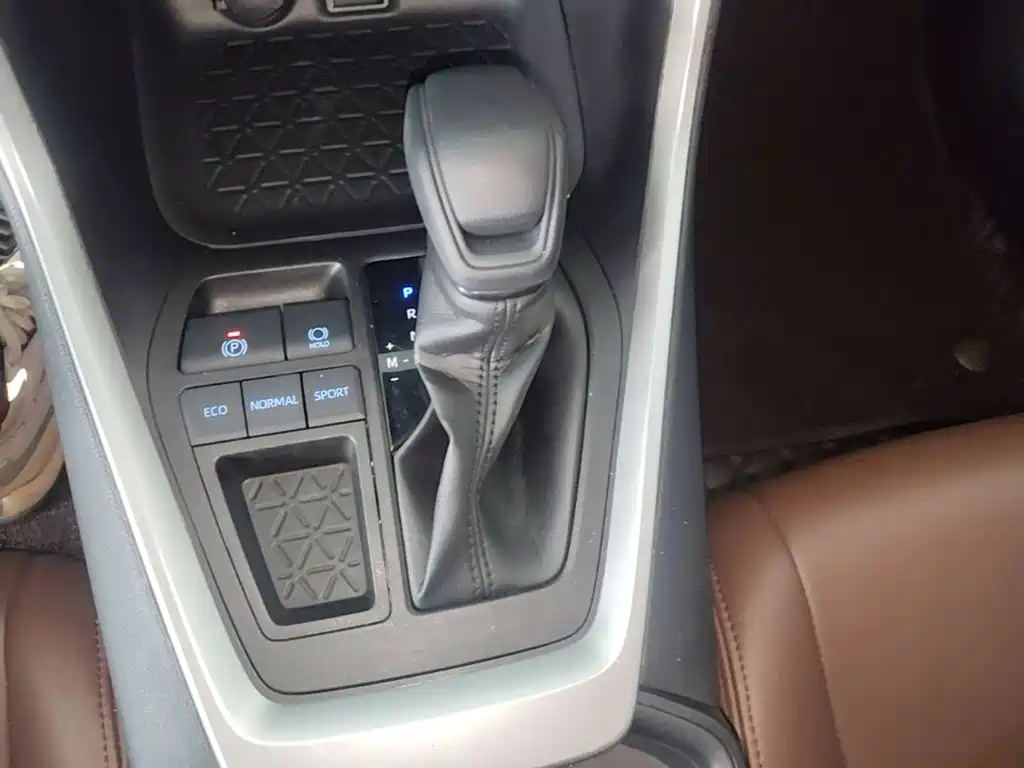 Toyota RAV4 — миниатюра 7