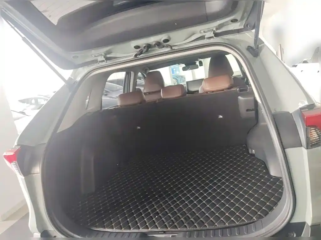 Toyota RAV4 — миниатюра 10