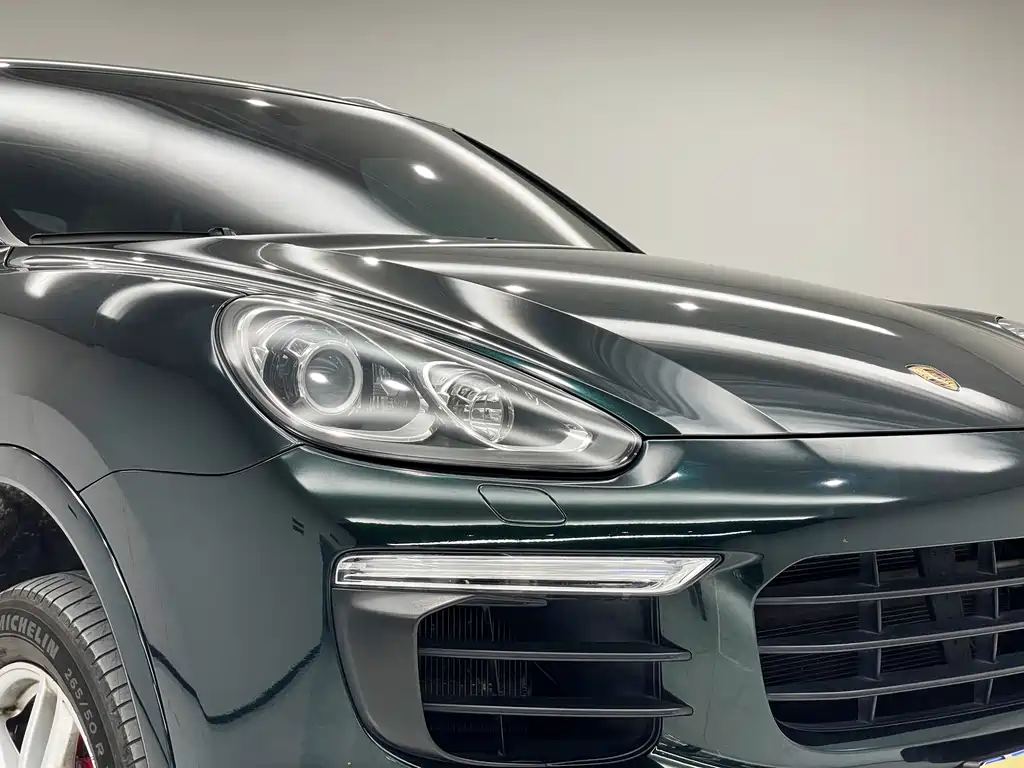 Porsche Cayenne — миниатюра 5